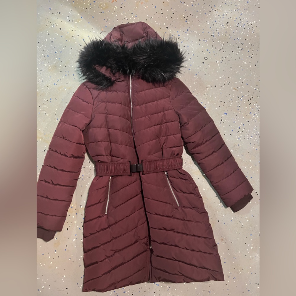 Winter coat, with belt and detachable faux fur hood.